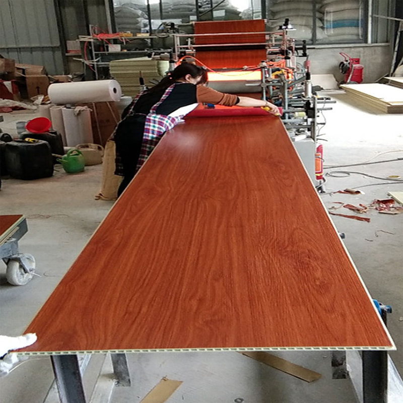 호텔 사용을 위한 실내 천장을 위한 텔레비젼 배경 단단한 포장 벽면을 위한 현대 통합 대나무 나무 섬유 PVC 벽 패널