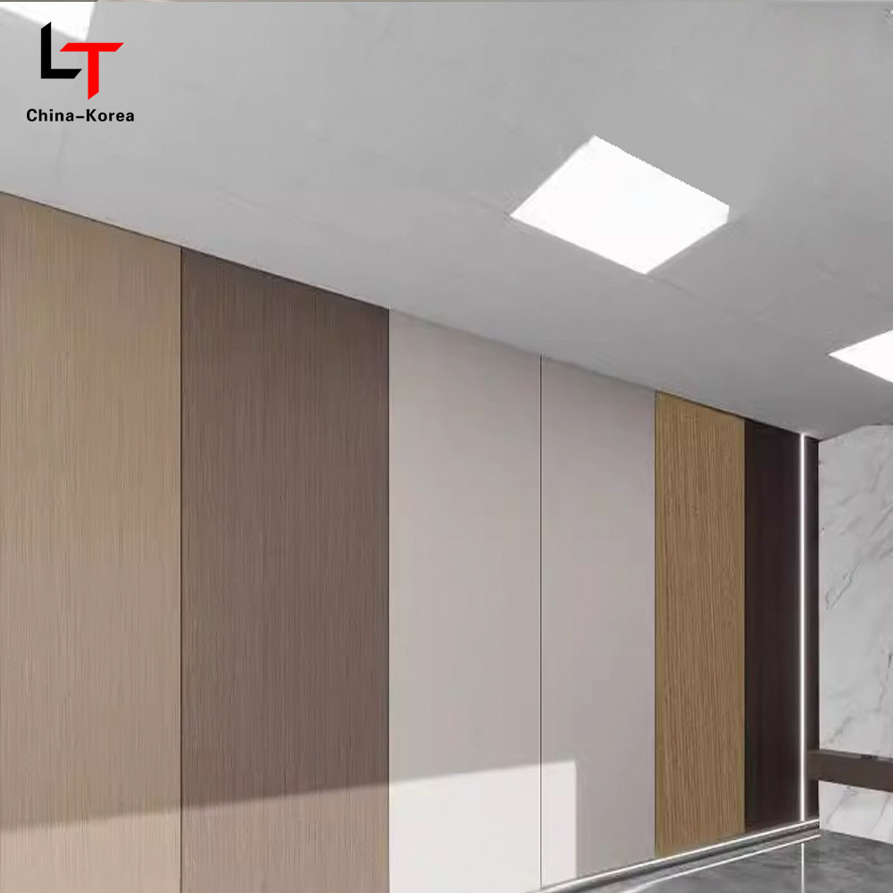 1220×2440mm 실내 벽 클래딩을 위한 환경 친화적인 PVC 목제 베니어 곡물 장식적인 벽면 방수 긁힘 방지 설치가 용이함