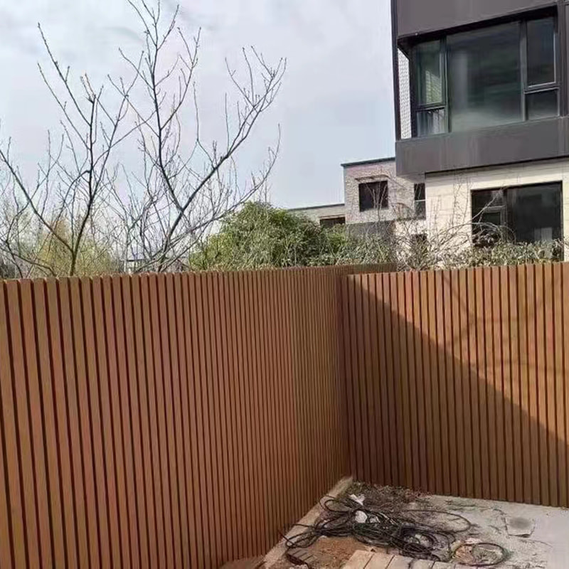공동 압출 장식 울타리 화면 내후성 Wpc 복합 개인 정보 보호 정원 울타리 태양 방지 내마모성 흰개미 방지 설치가 용이함